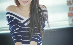 男同桌上课时狂揉我下面污文